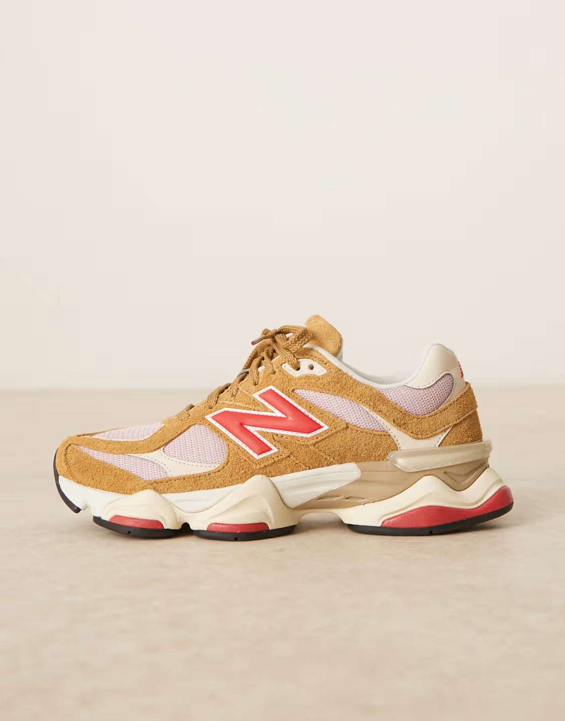 9060 unisex sneakers in multi with red details