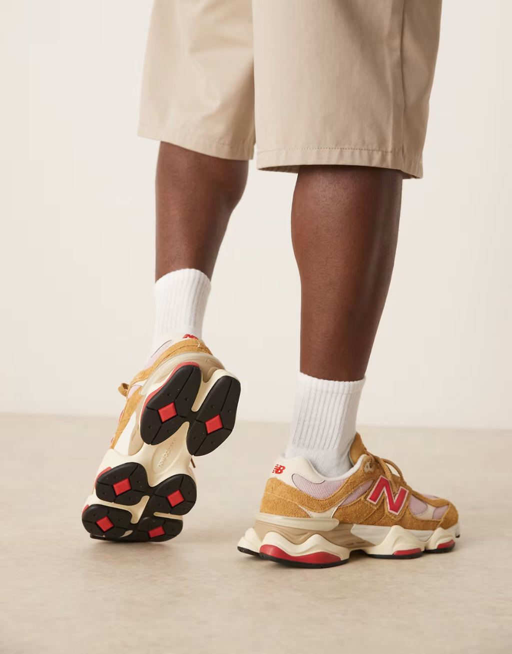 9060 unisex sneakers in multi with red details