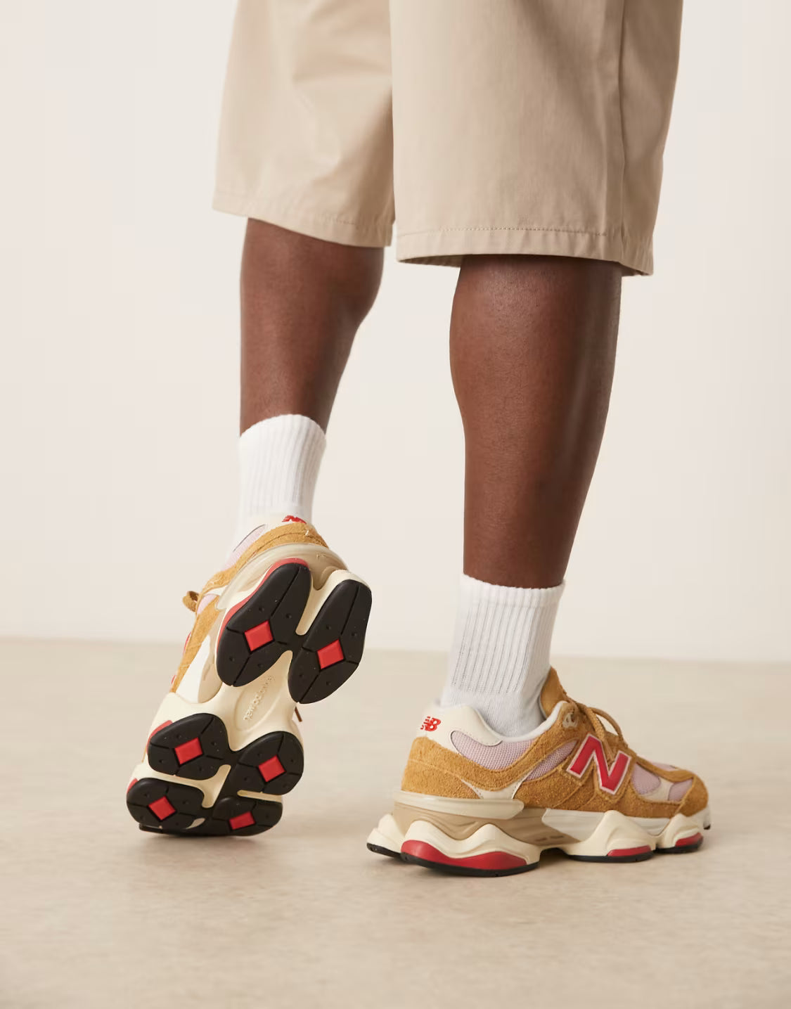 9060 unisex sneakers in multi with red details