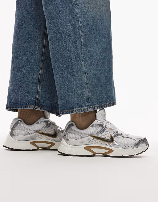 V5 RNR sneakers in silver and light brown